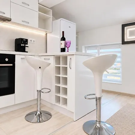 Spacious W/ Space For 6 Guests Apartamento *