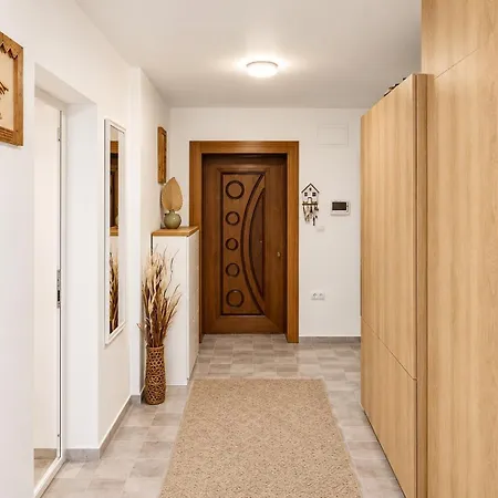 Spacious W/ Space For 6 Guests