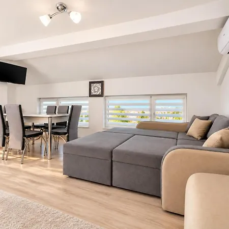 Apartamento Spacious W/ Space For 6 Guests