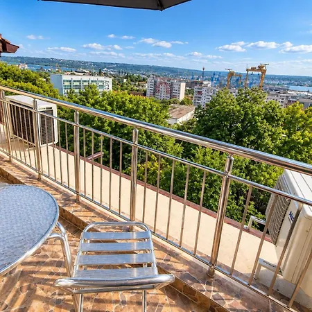 Spacious W/ Space For 6 Guests Apartamento Varna