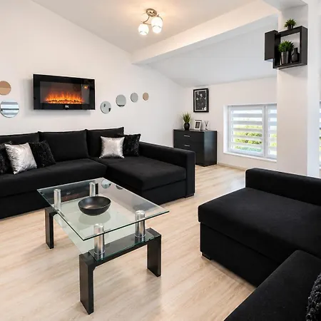 Spacious W/ Space For 6 Guests Varna