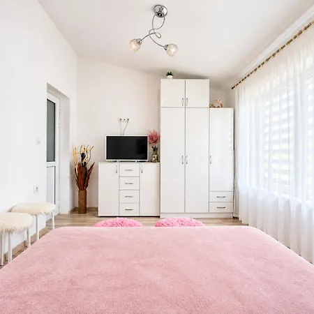 Spacious W/ Space For 6 Guests Apartamento *